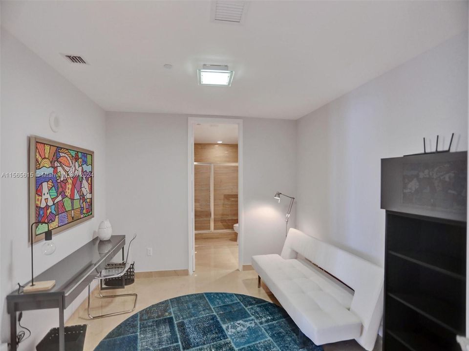 Active With Contract: $1,600,000 (2 beds, 3 baths, 1935 Square Feet)