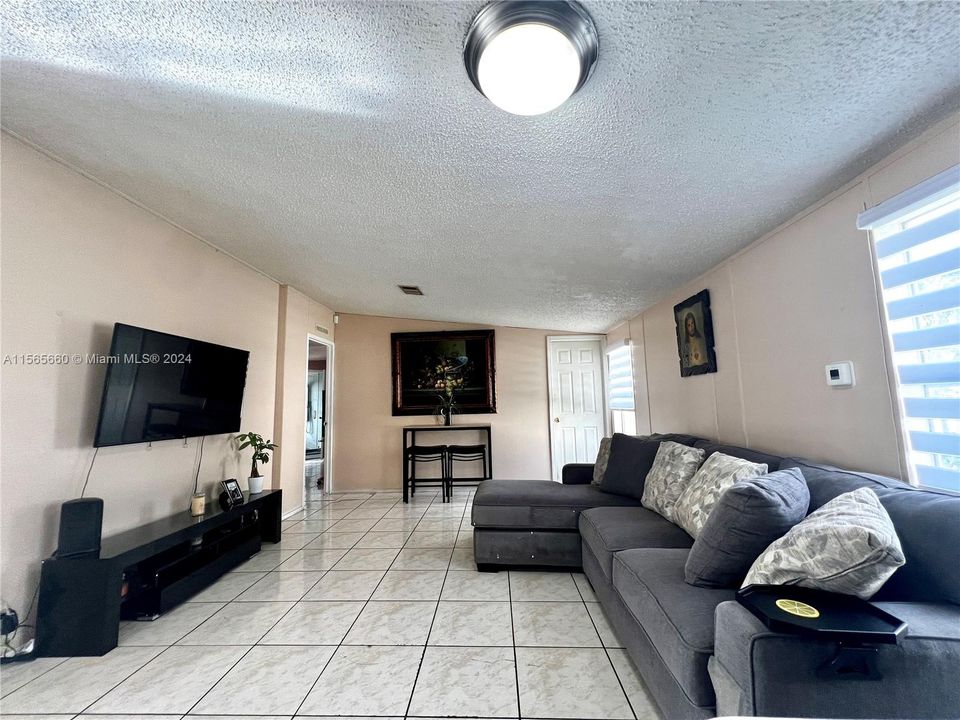For Sale: $174,999 (5 beds, 2 baths, 10675 Square Feet)