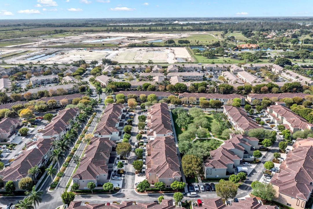 Недавно продано: $363,500 (3 спален, 2 ванн, 1670 Квадратных фут)