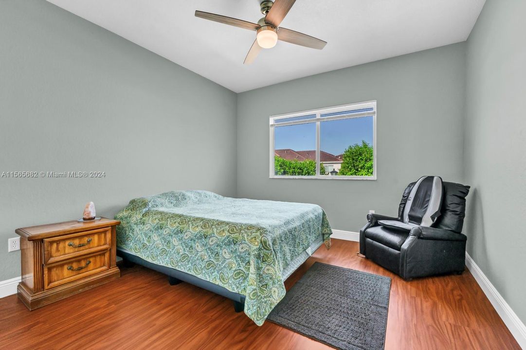 Недавно продано: $363,500 (3 спален, 2 ванн, 1670 Квадратных фут)