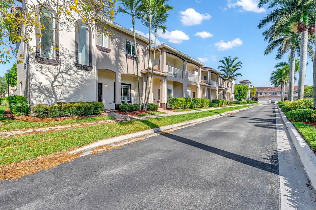 Недавно продано: $363,500 (3 спален, 2 ванн, 1670 Квадратных фут)