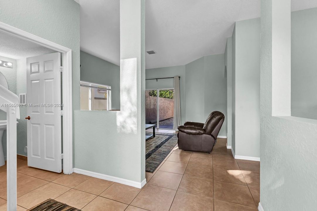 Недавно продано: $363,500 (3 спален, 2 ванн, 1670 Квадратных фут)