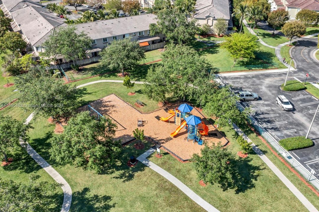 Недавно продано: $363,500 (3 спален, 2 ванн, 1670 Квадратных фут)