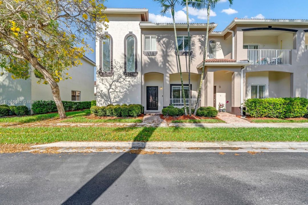 Недавно продано: $363,500 (3 спален, 2 ванн, 1670 Квадратных фут)