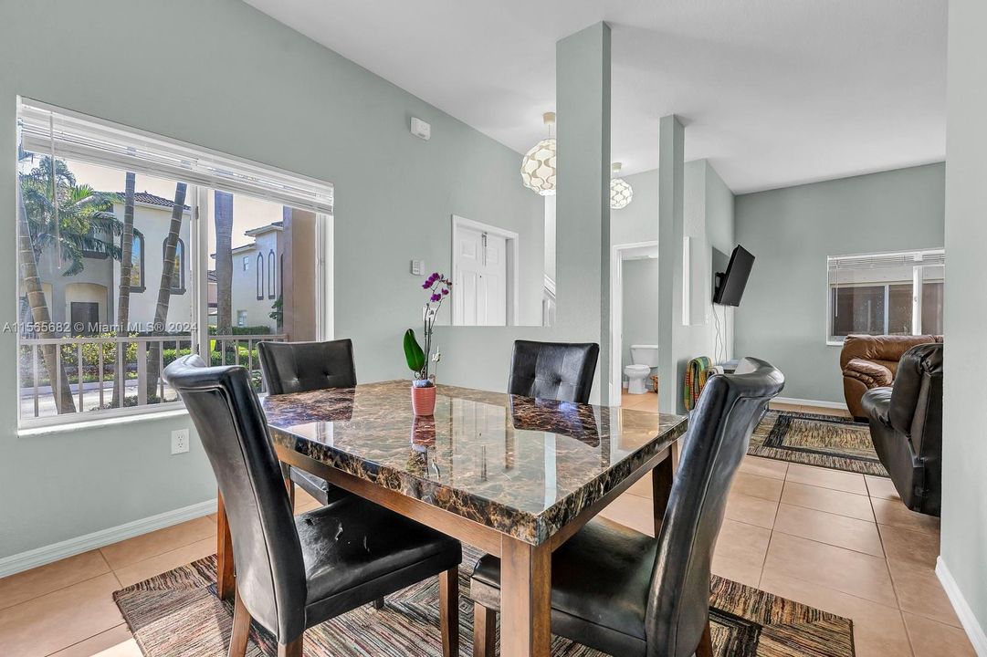 Недавно продано: $363,500 (3 спален, 2 ванн, 1670 Квадратных фут)