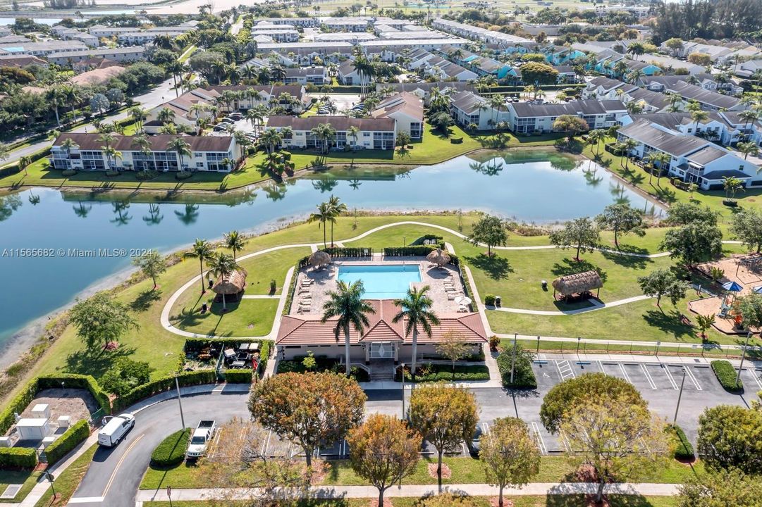 Недавно продано: $363,500 (3 спален, 2 ванн, 1670 Квадратных фут)