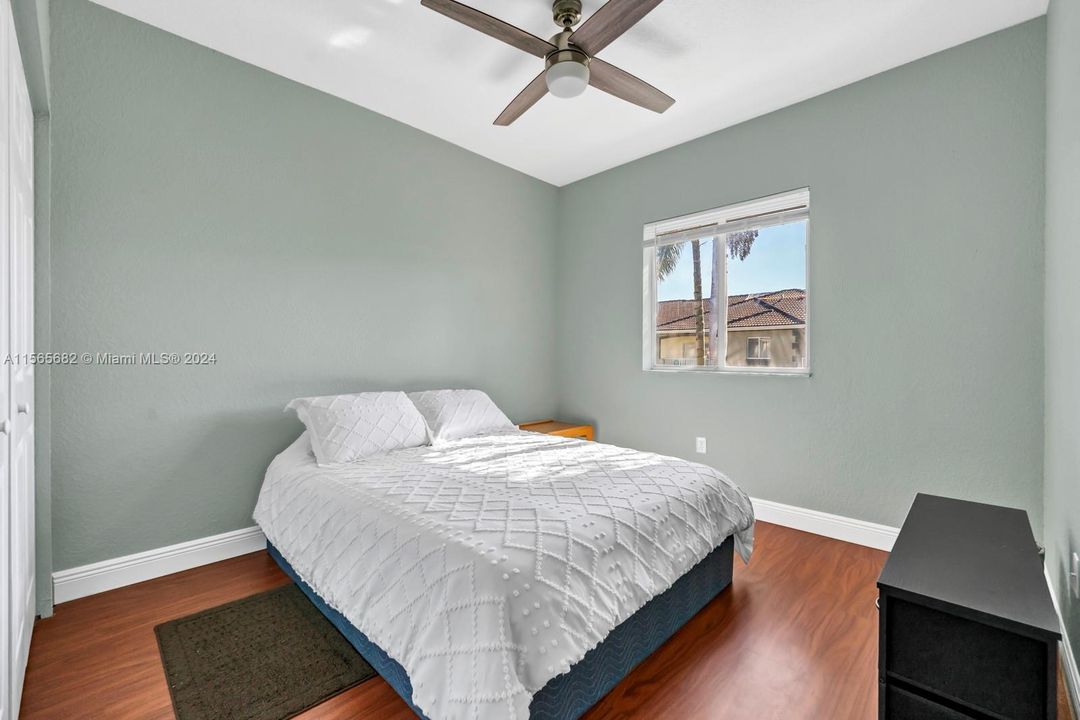 Недавно продано: $363,500 (3 спален, 2 ванн, 1670 Квадратных фут)