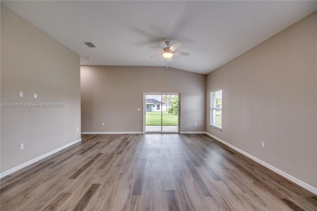 For Sale: $399,500 (4 beds, 2 baths, 1691 Square Feet)