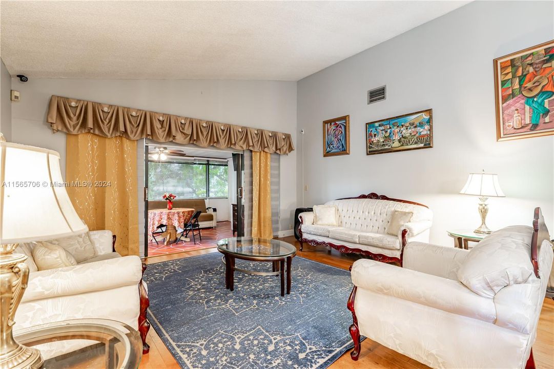 For Sale: $435,000 (2 beds, 2 baths, 1490 Square Feet)
