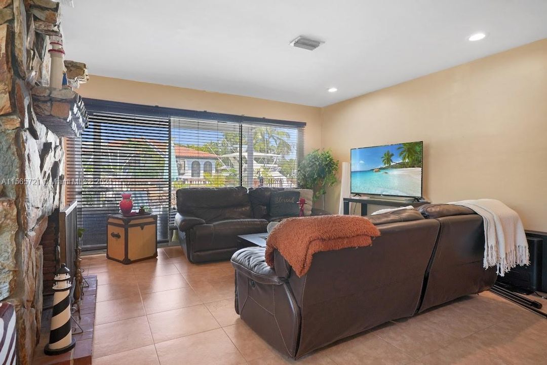 For Sale: $2,499,000 (3 beds, 2 baths, 0 Square Feet)