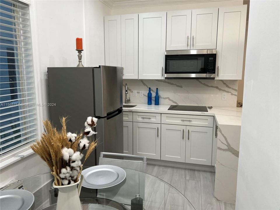 For Sale: $319,900 (1 beds, 1 baths, 340 Square Feet)