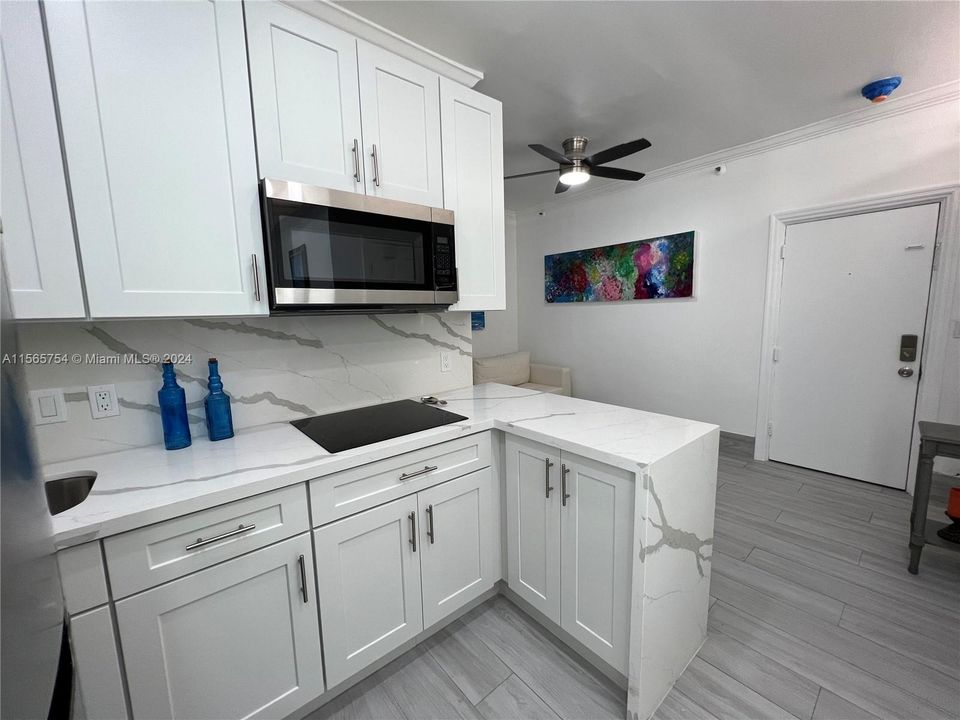 For Sale: $319,900 (1 beds, 1 baths, 340 Square Feet)