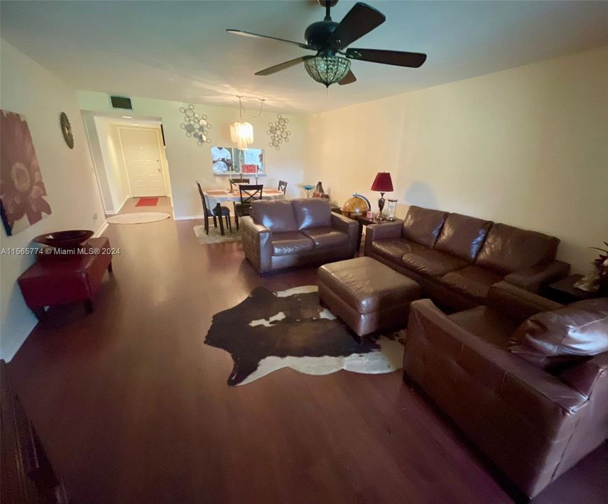 For Sale: $265,000 (2 beds, 2 baths, 1192 Square Feet)