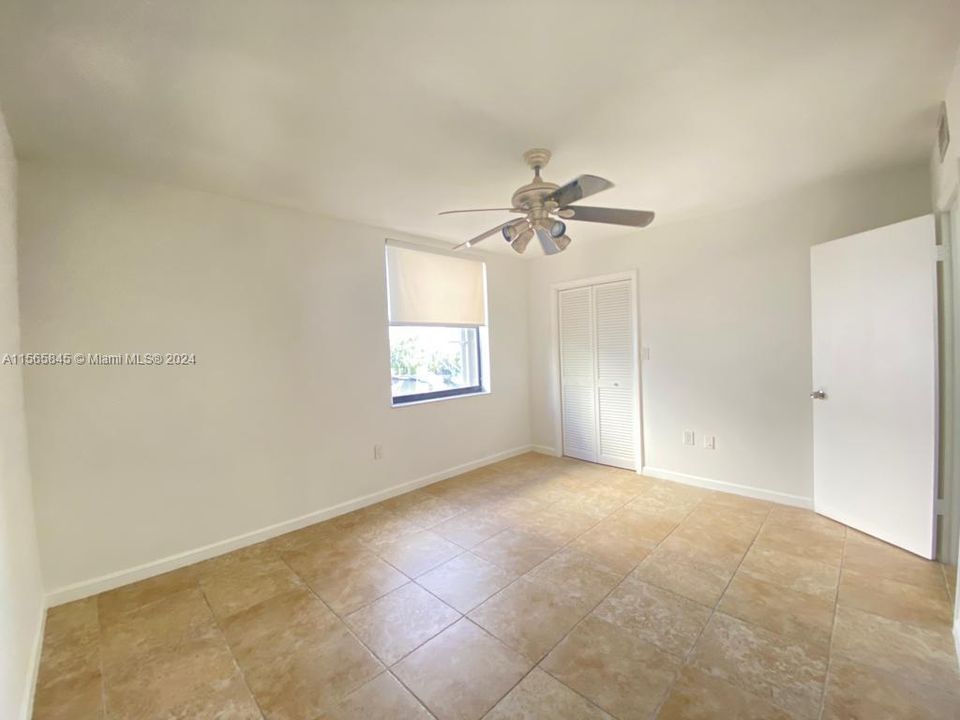 For Sale: $299,000 (2 beds, 2 baths, 909 Square Feet)
