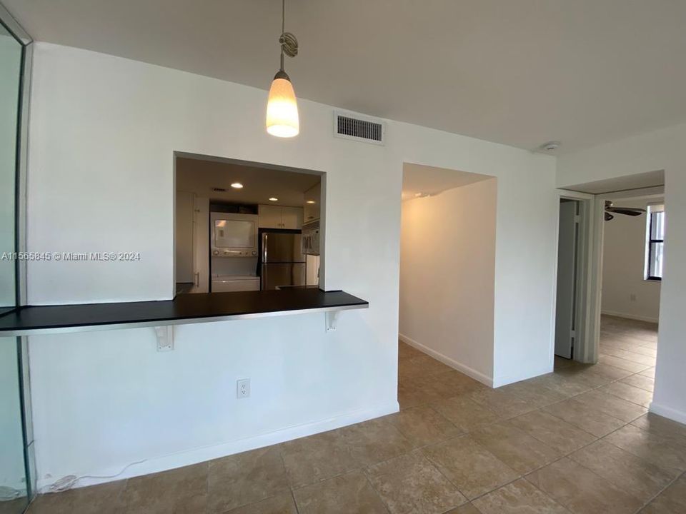 For Sale: $299,000 (2 beds, 2 baths, 909 Square Feet)