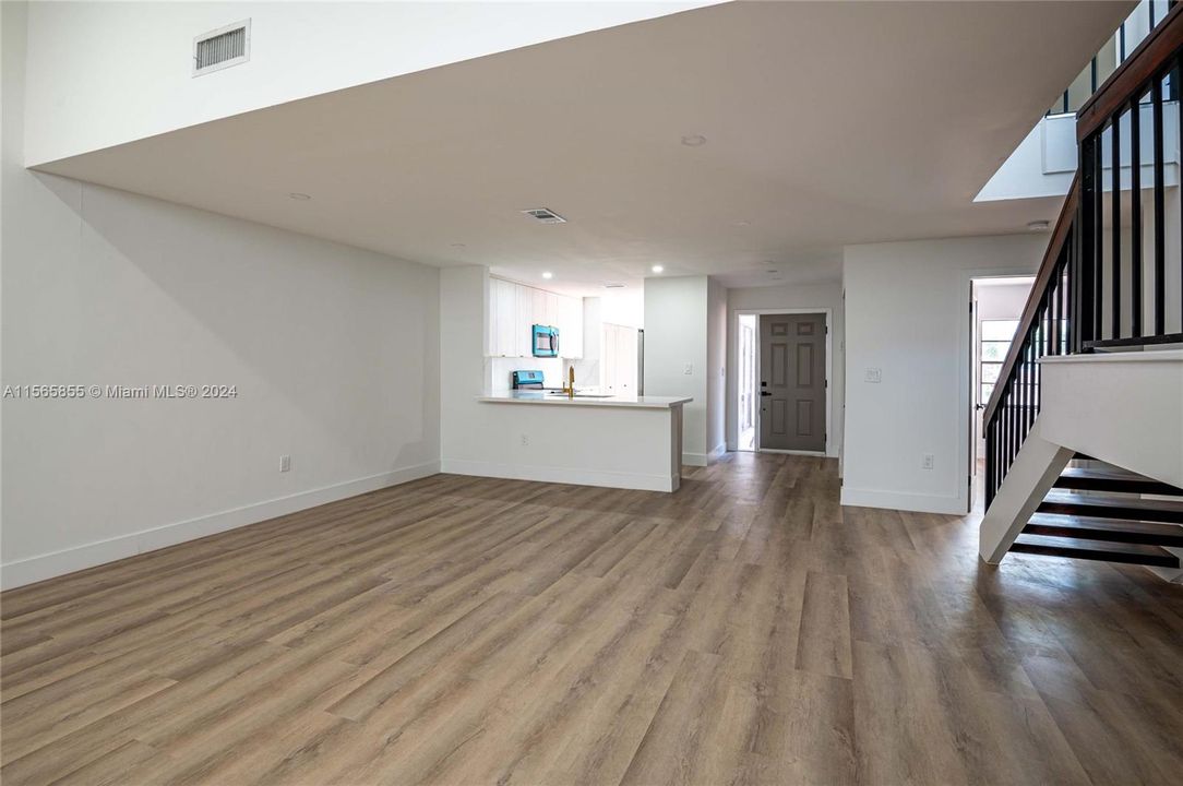 Active With Contract: $675,000 (3 beds, 2 baths, 1809 Square Feet)