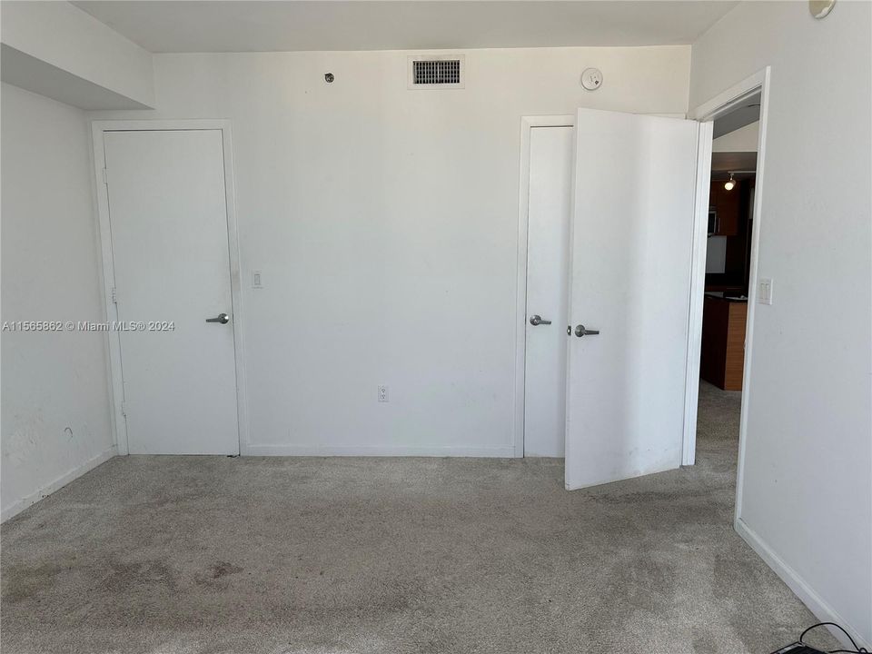 For Sale: $470,000 (1 beds, 1 baths, 700 Square Feet)