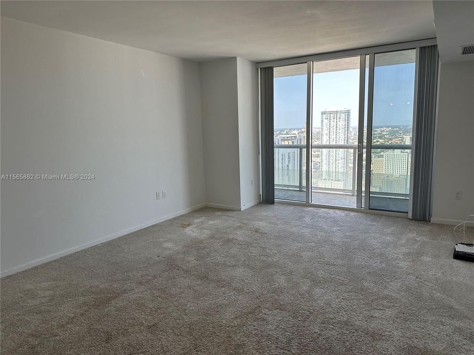For Sale: $490,000 (1 beds, 1 baths, 700 Square Feet)