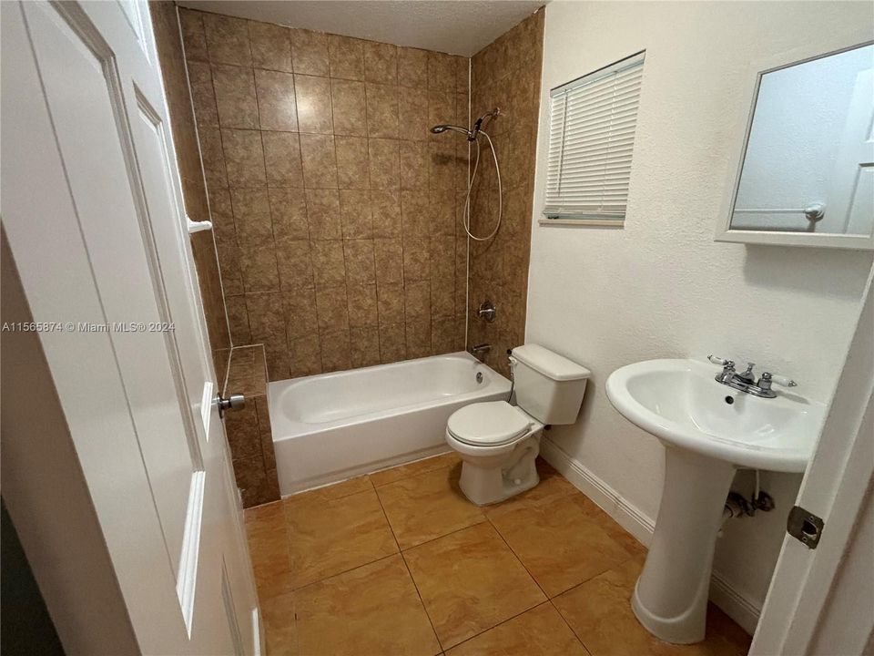 最近租的: $3,300 (3 贝兹, 2 浴室, 1500 平方英尺)