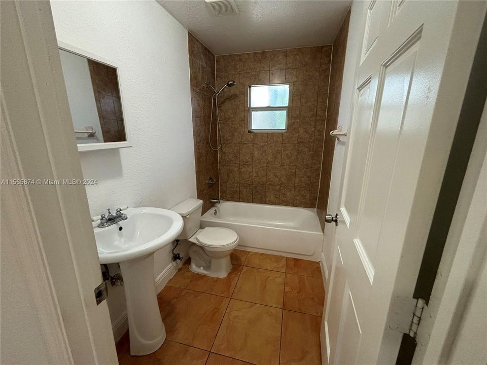 最近租的: $3,300 (3 贝兹, 2 浴室, 1500 平方英尺)
