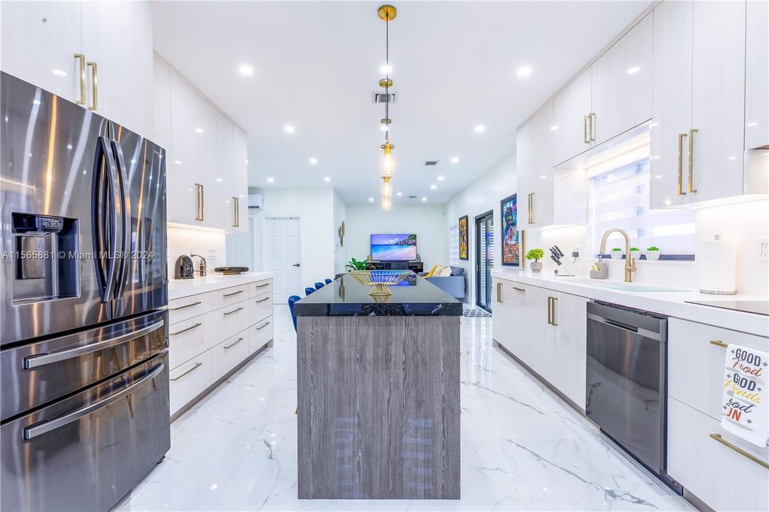 Active With Contract: $1,375,000 (4 beds, 2 baths, 2482 Square Feet)