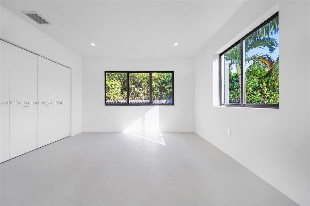 Active With Contract: $1,475,000 (3 beds, 3 baths, 1820 Square Feet)