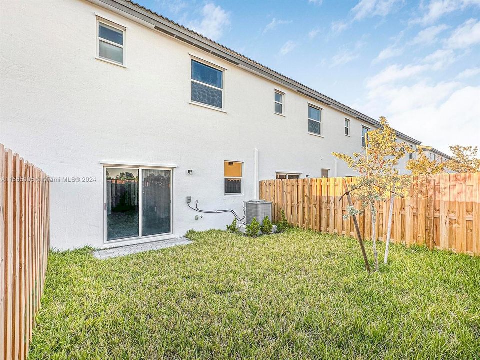 Recently Rented: $2,600 (3 beds, 2 baths, 1548 Square Feet)