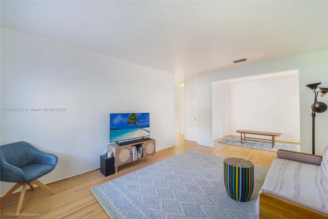 Active With Contract: $859,000 (3 beds, 2 baths, 1514 Square Feet)