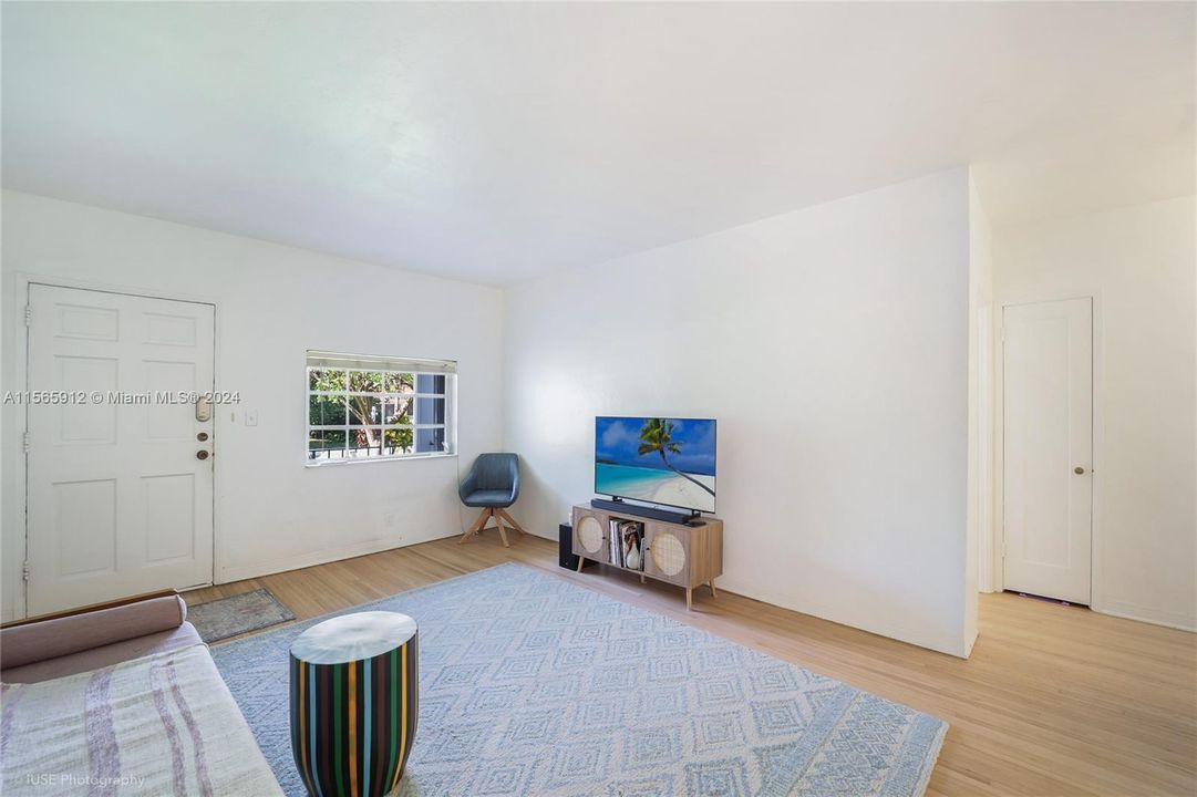 Active With Contract: $859,000 (3 beds, 2 baths, 1514 Square Feet)