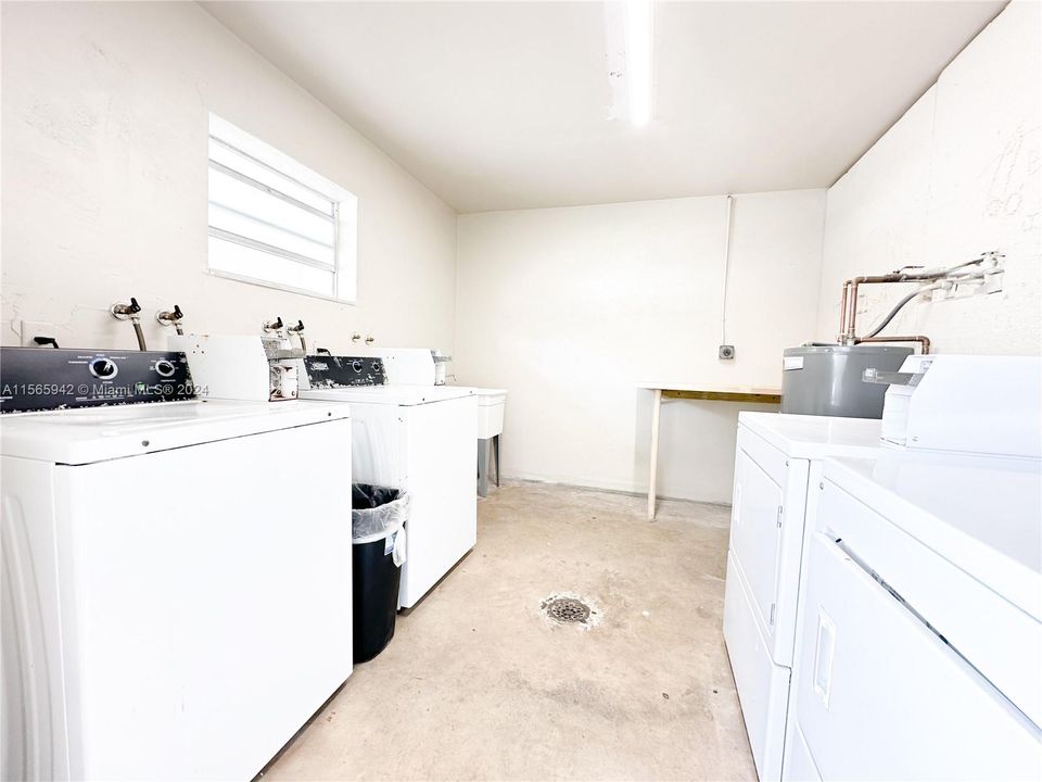 For Sale: $168,000 (1 beds, 1 baths, 670 Square Feet)