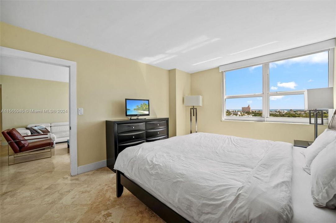 For Sale: $1,100,000 (2 beds, 2 baths, 1078 Square Feet)