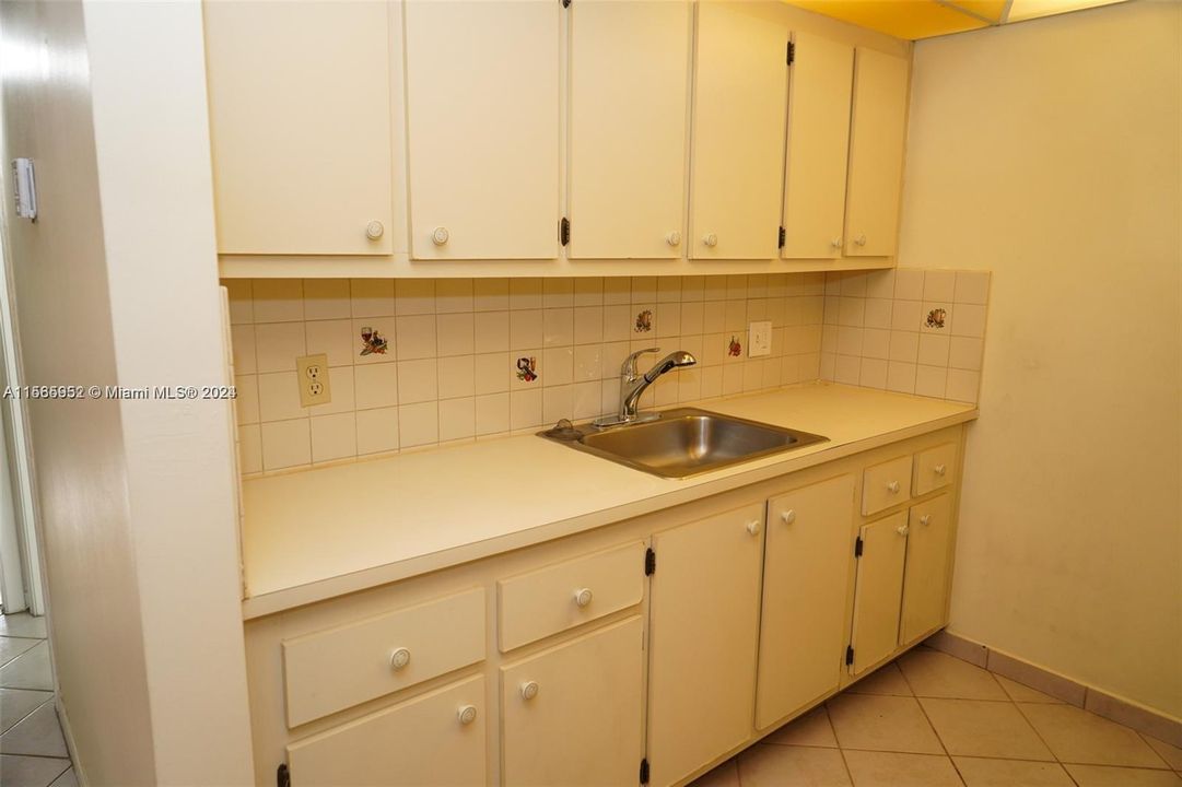 For Rent: $1,500 (1 beds, 1 baths, 685 Square Feet)
