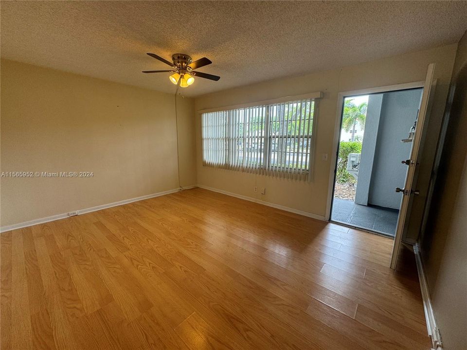 For Rent: $1,500 (1 beds, 1 baths, 685 Square Feet)