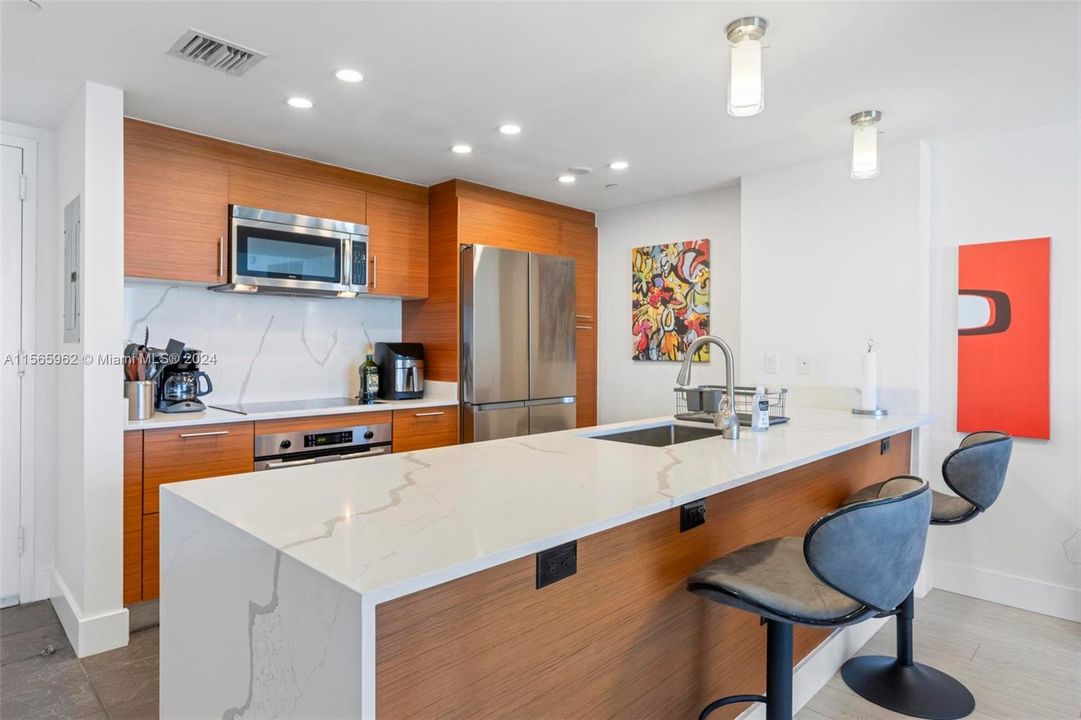 For Sale: $739,000 (2 beds, 2 baths, 1256 Square Feet)