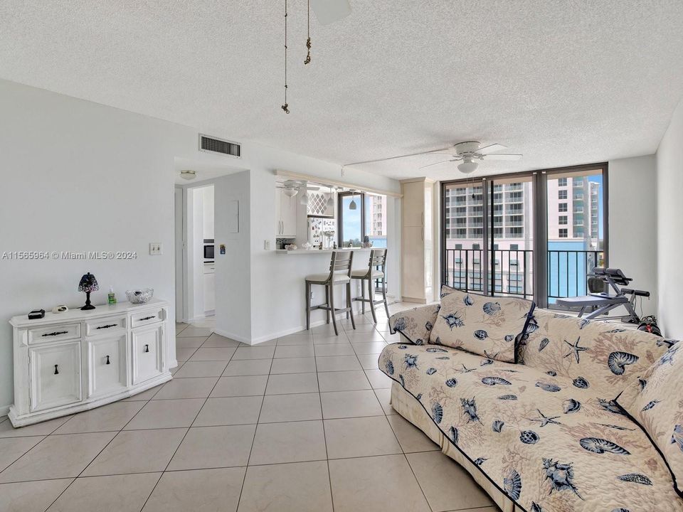 For Sale: $399,000 (1 beds, 1 baths, 850 Square Feet)