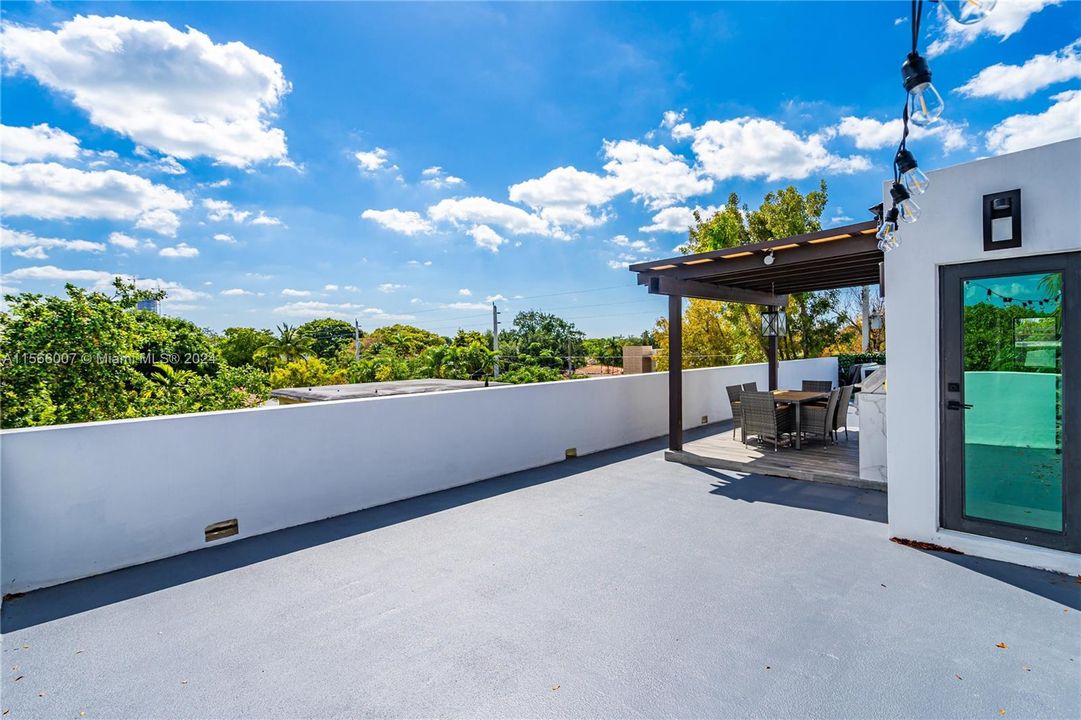 For Sale: $1,499,000 (3 beds, 2 baths, 2186 Square Feet)