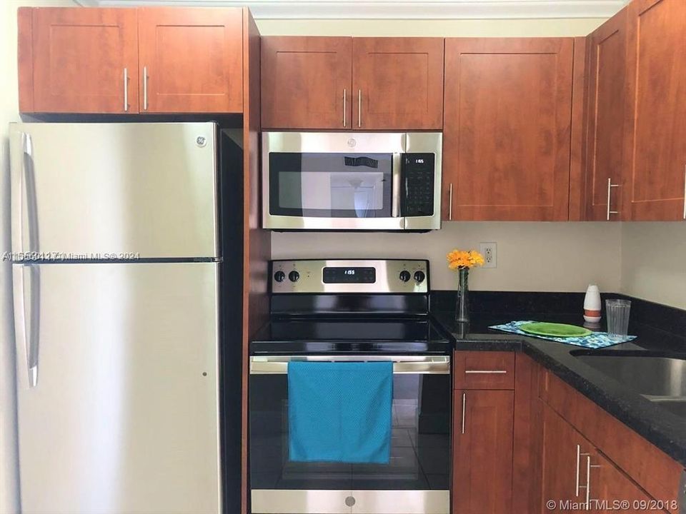 For Sale: $165,000 (2 beds, 2 baths, 1036 Square Feet)
