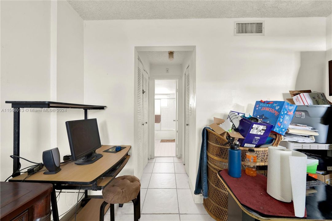 Active With Contract: $224,900 (1 beds, 1 baths, 875 Square Feet)