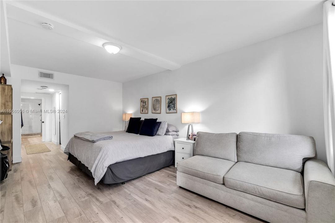 Active With Contract: $7,250 (3 beds, 2 baths, 1955 Square Feet)