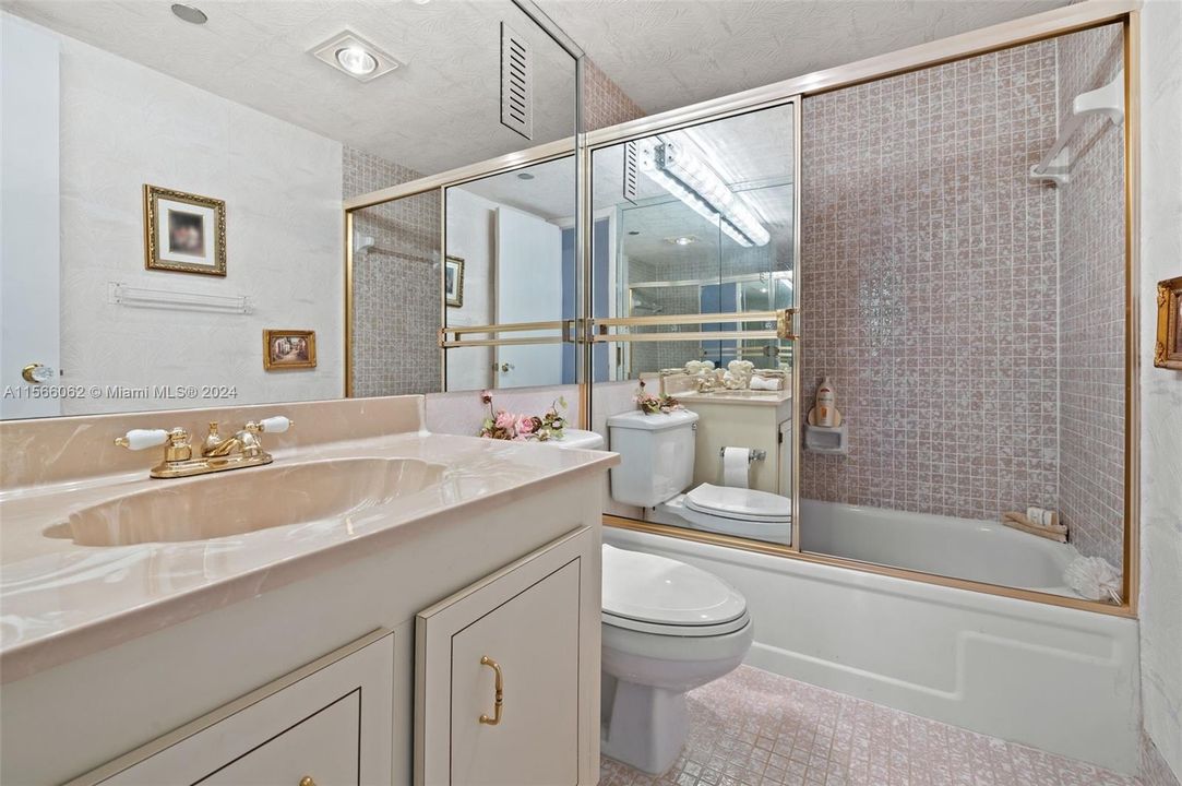 待售: $240,000 (2 贝兹, 2 浴室, 1120 平方英尺)
