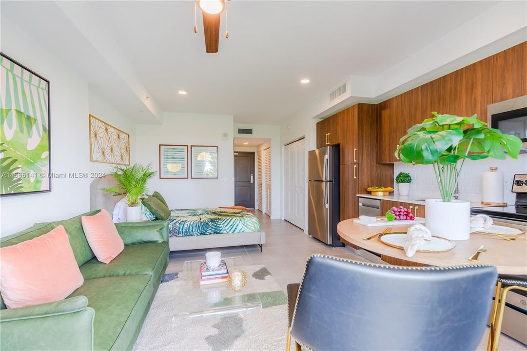Active With Contract: $2,081 (0 beds, 1 baths, 0 Square Feet)