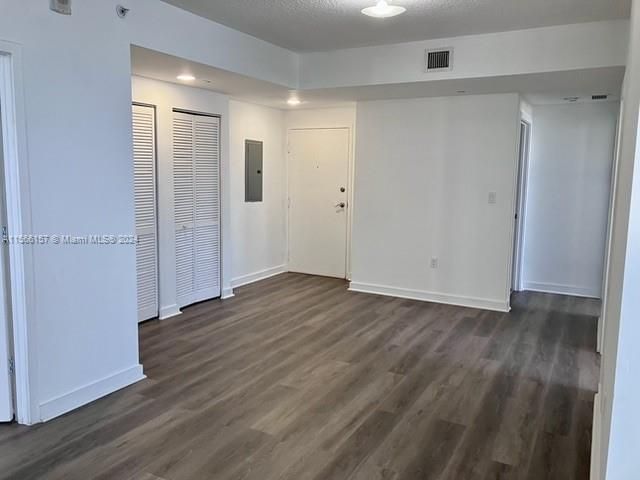 Recently Rented: $3,800 (3 beds, 2 baths, 1146 Square Feet)