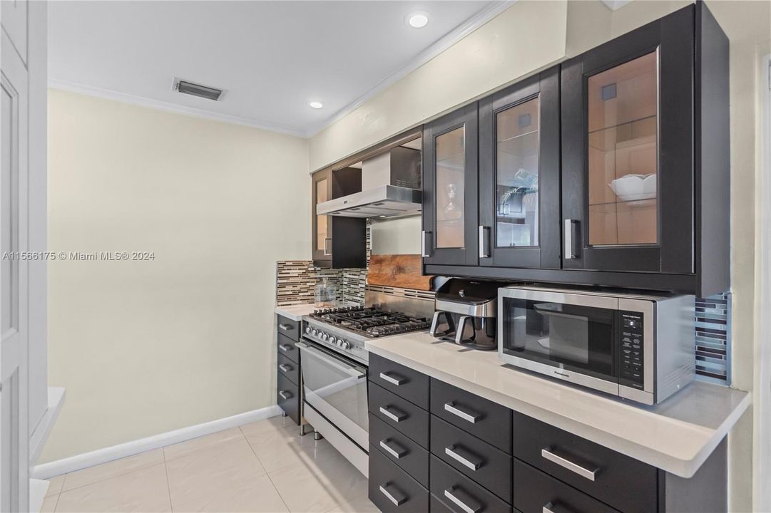 Active With Contract: $3,000 (2 beds, 1 baths, 1472 Square Feet)