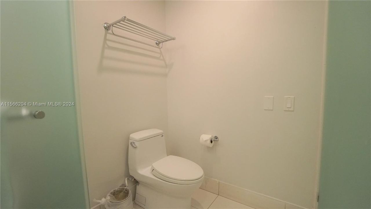 For Sale: $160,000 (1 beds, 1 baths, 705 Square Feet)