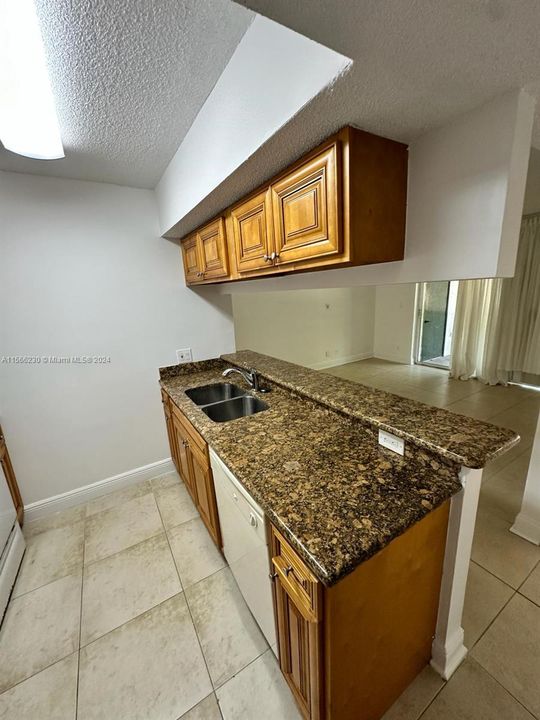 Recently Rented: $1,600 (1 beds, 1 baths, 615 Square Feet)