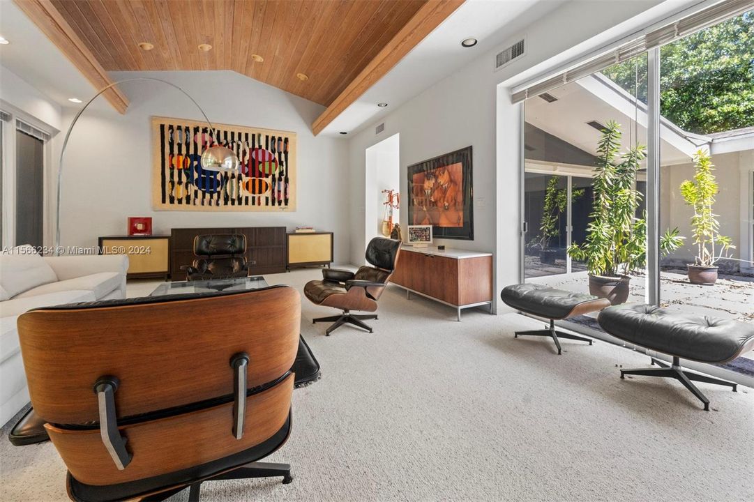 Active With Contract: $2,290,000 (3 beds, 3 baths, 4179 Square Feet)