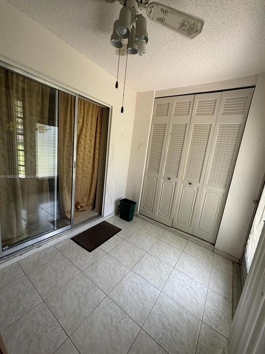 For Rent: $1,300 (2 beds, 2 baths, 872 Square Feet)