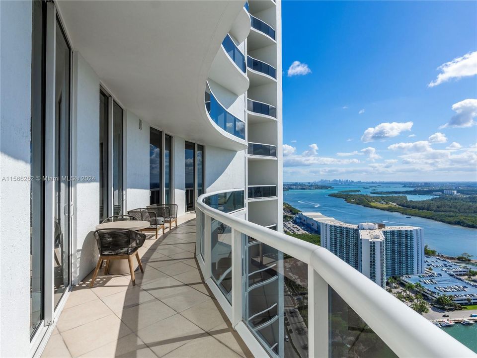 Active With Contract: $1,300,000 (2 beds, 2 baths, 1435 Square Feet)