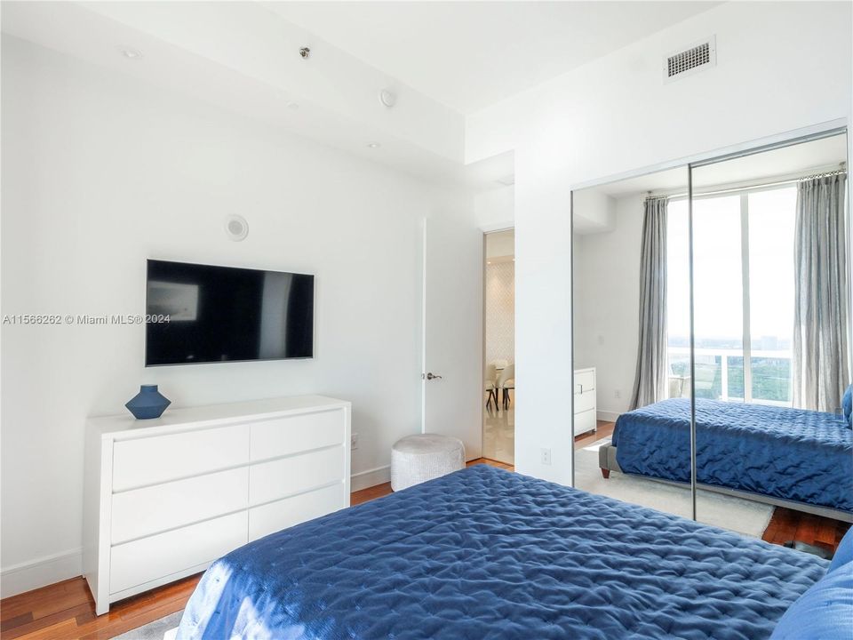 Active With Contract: $1,300,000 (2 beds, 2 baths, 1435 Square Feet)