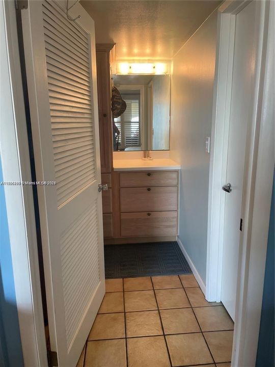 For Rent: $3,000 (1 beds, 1 baths, 409 Square Feet)